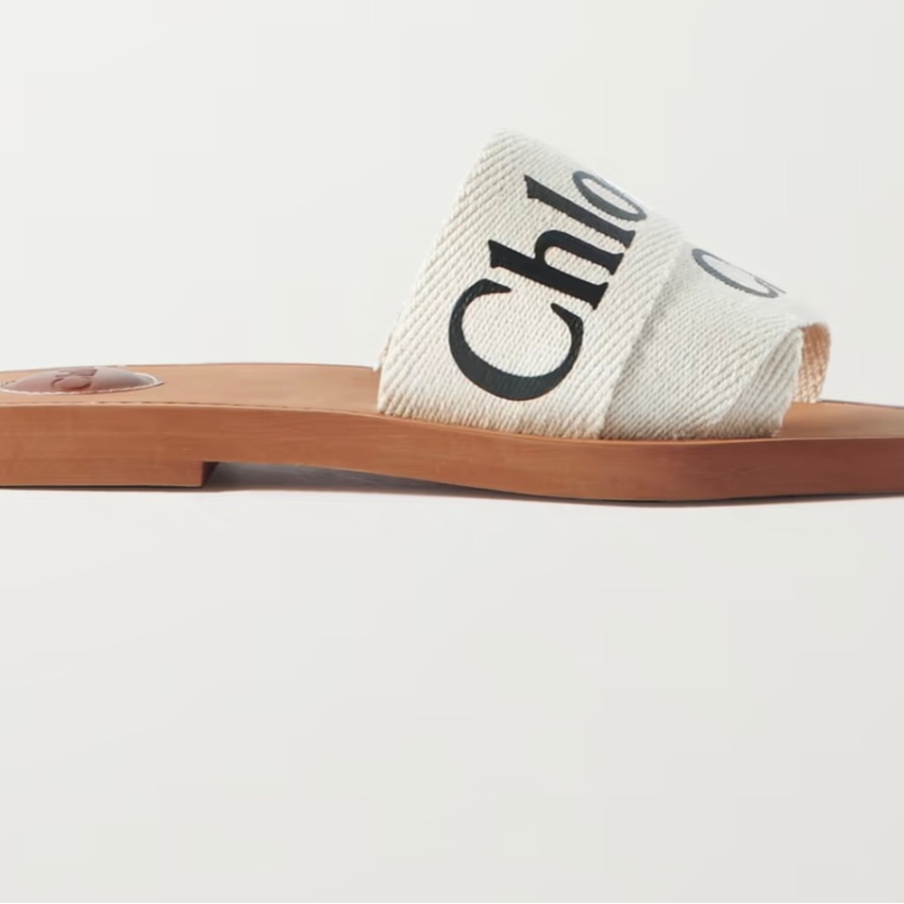 Chloe
Woody Embroidered Logo Flat Sandals
